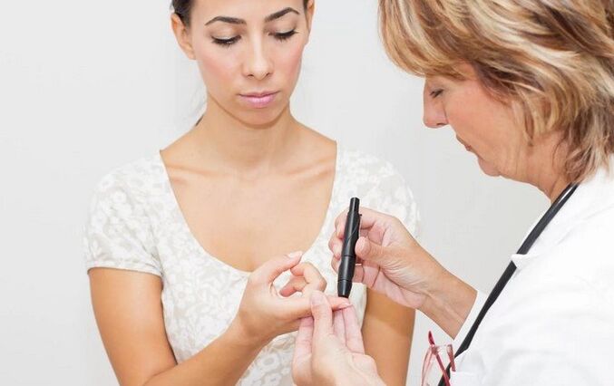 Avant de prescrire de l'insuline, le médecin effectue un test de glycémie